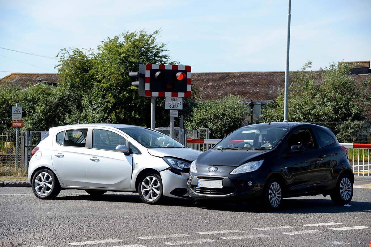 Quien tiene la culpa en un accidente en el que el otro iba a aparcar y yo no le ví
